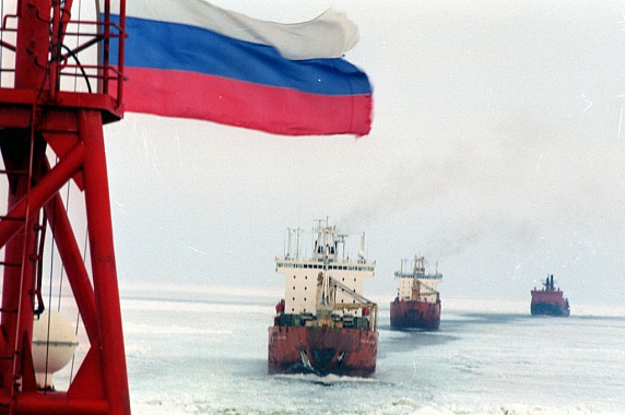 Караван судов в Северном Ледовитом океане. Под флагом России. Северный морской путь. Фото ИТАР-ТАСС/Семен Майстерман
